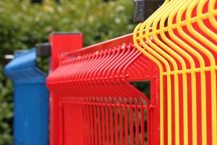 Recinzione colorata per parco giochi