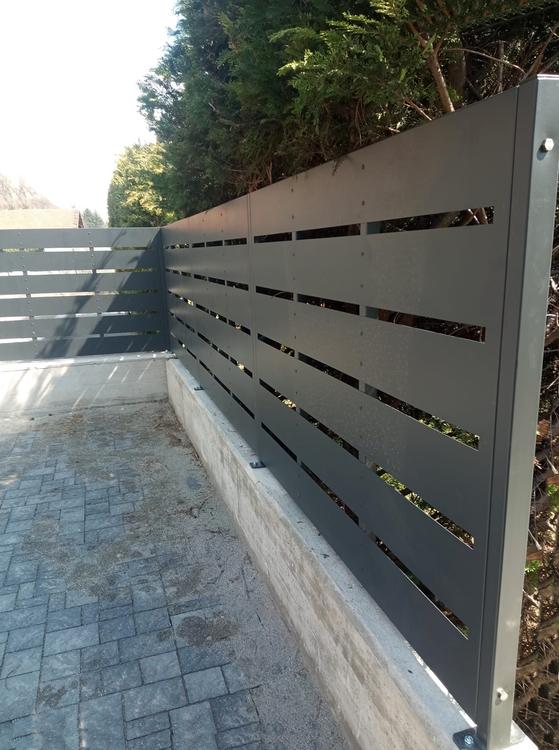 Recinzione moderna in lamiera