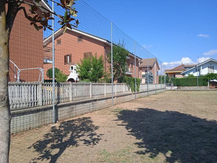 Recinzione parapalloni per area pubblica