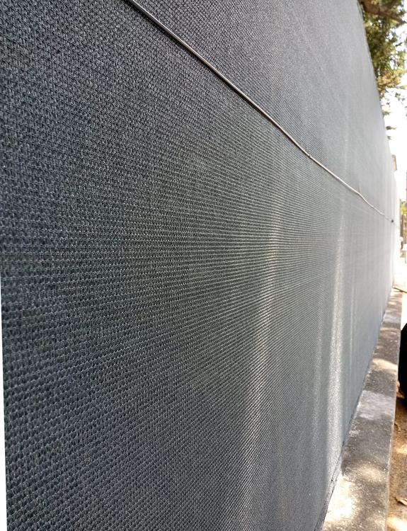 Pali, rete e ombreggiante di colore grigio