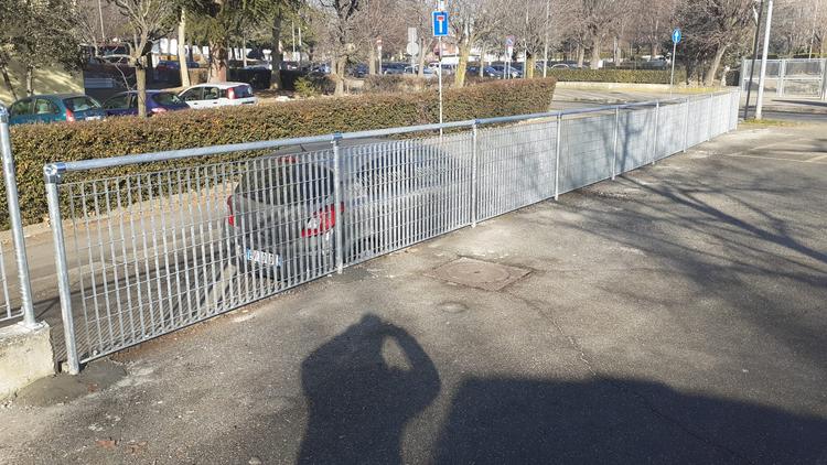 Grigliato con parapetto per parcheggio