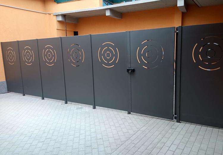 Separè in lamiera per divisione cortile