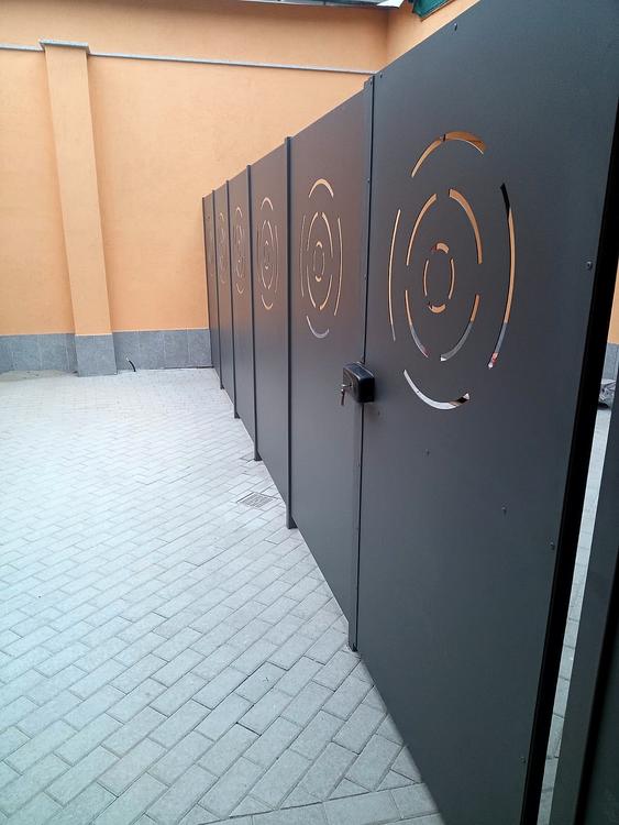 Separè in lamiera per divisione cortile