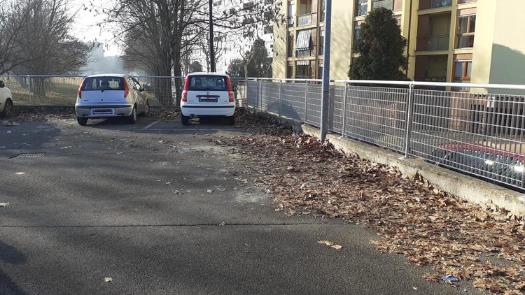 Grigliato con parapetto per parcheggio