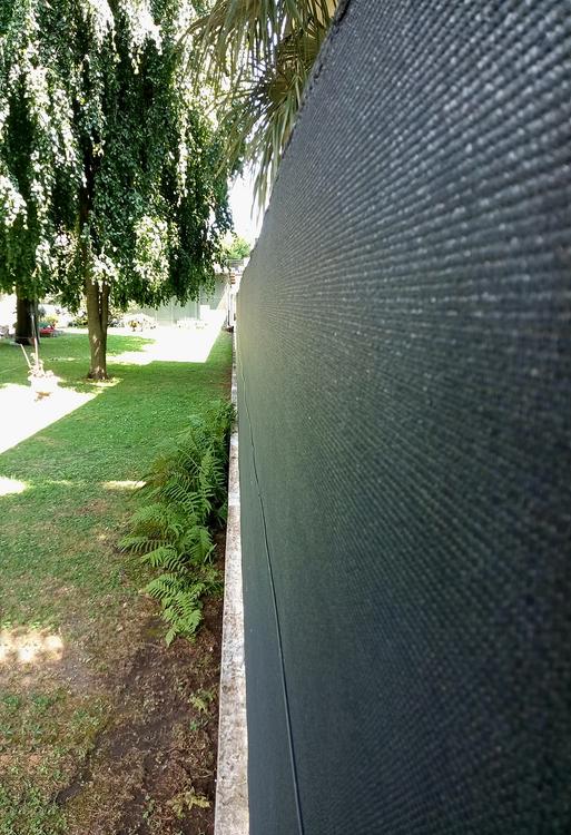 Pali, rete e ombreggiante di colore grigio