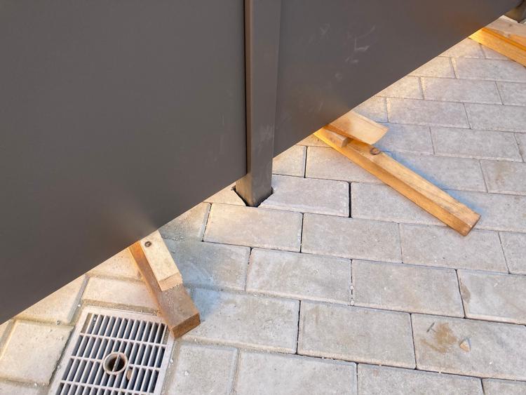 Separè in lamiera per divisione cortile