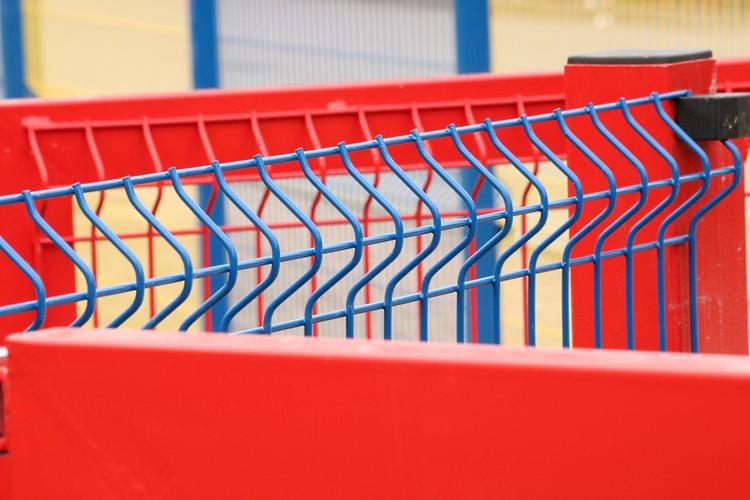 Recinzione colorata per parco giochi