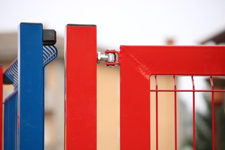 Recinzione colorata per parco giochi