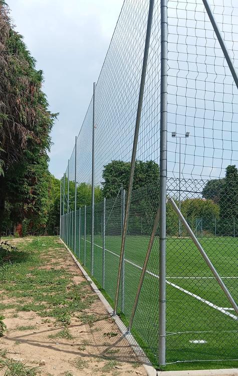 Recinzione per campo calcio a 8 