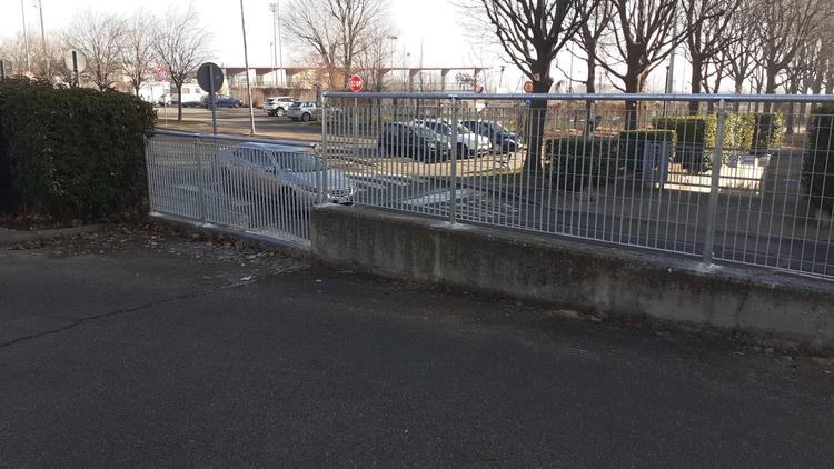 Grigliato con parapetto per parcheggio