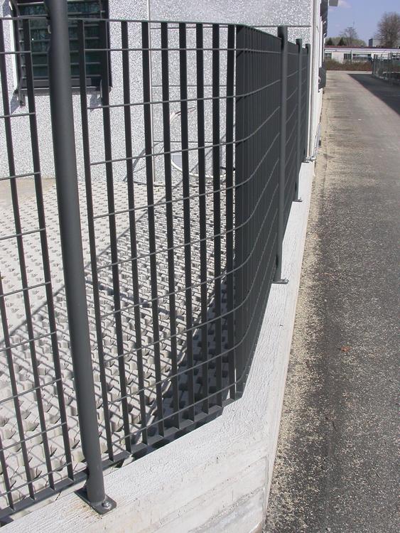 Recinzione in grigliato verniciato complesso industriale