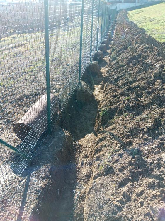 Interramento recinzione esistente