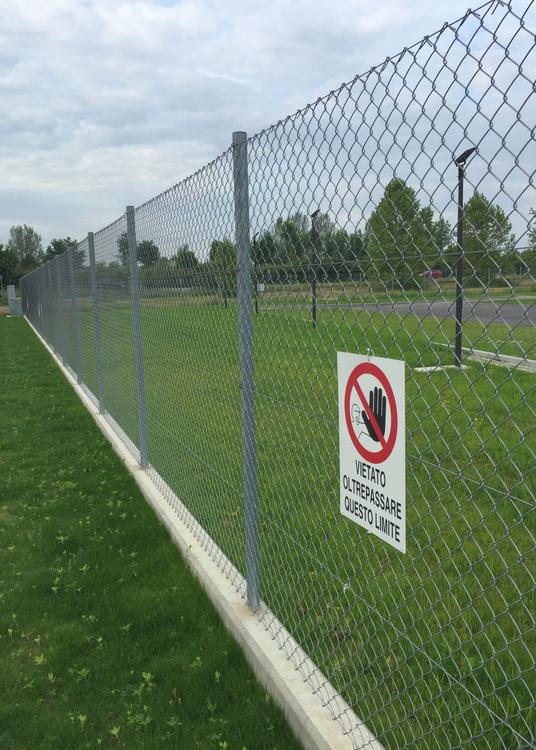 Recinzione perimetrale centro sportivo di Zidane