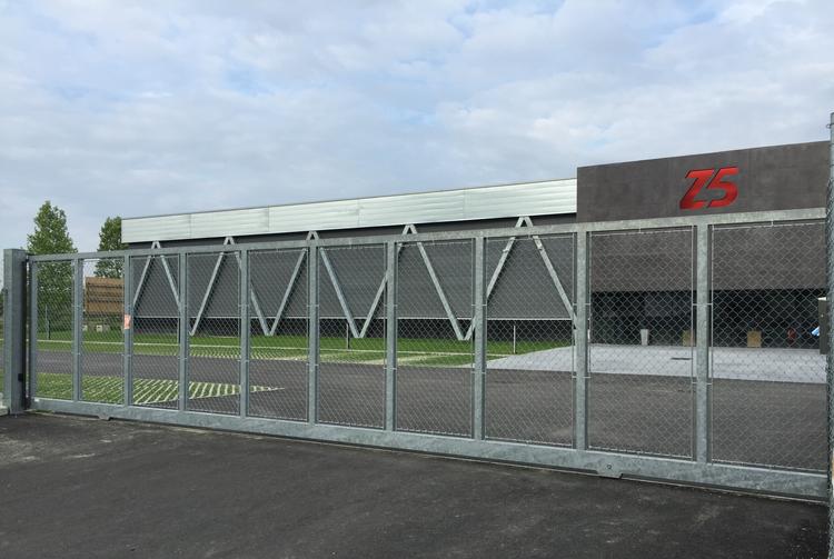 Recinzione perimetrale centro sportivo di Zidane