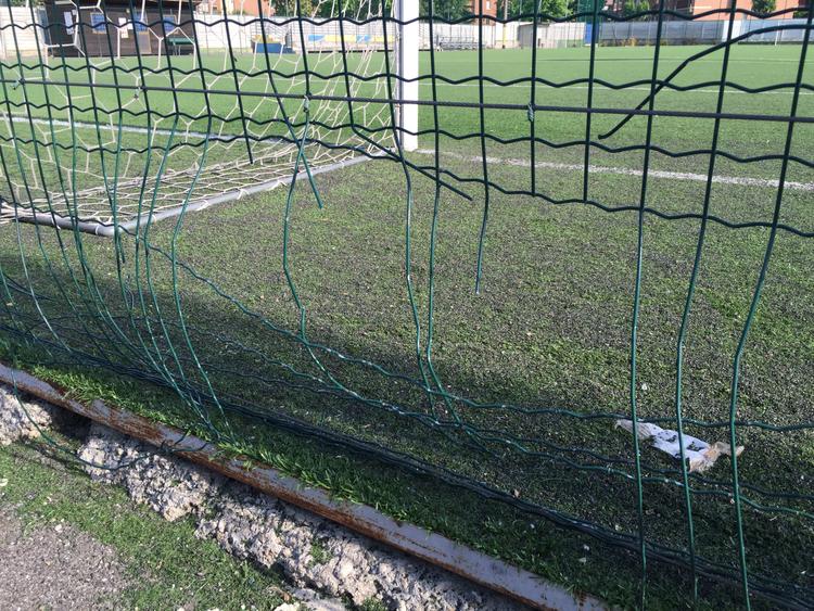 Non utilizzare una rete elettrosaldata per il campo da calcetto