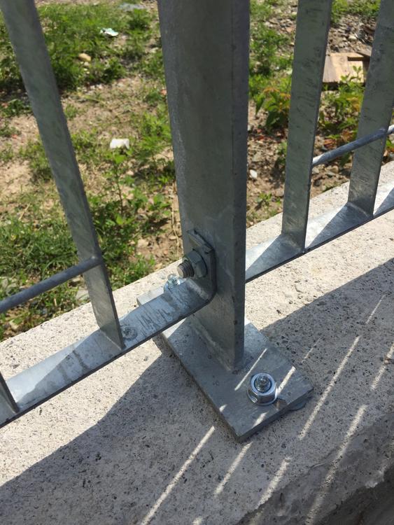 Recinzione e cancelli complesso industriale