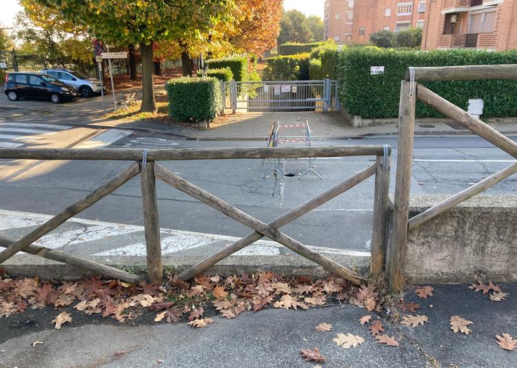 Grigliato con parapetto per parcheggio