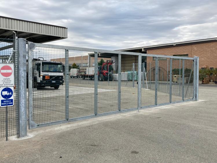 Recinzione robusta area rifornimento