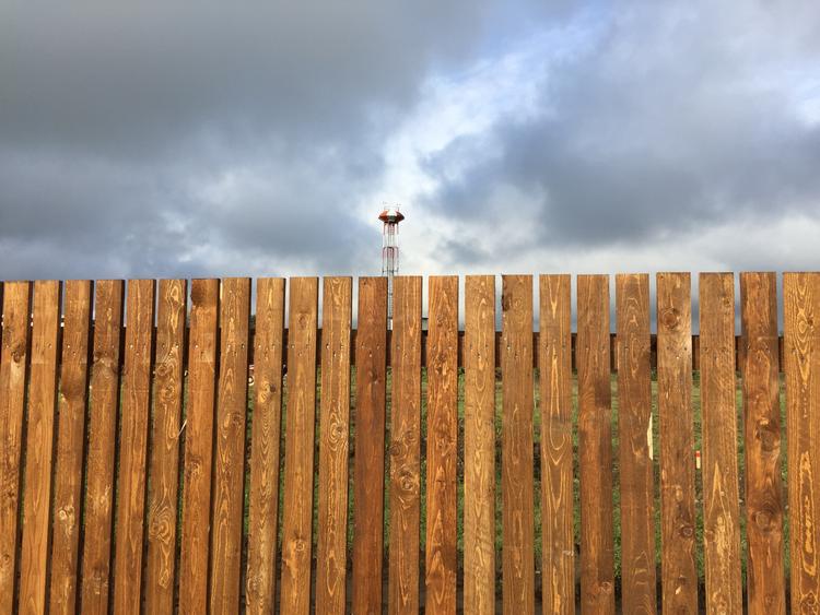 Una bella recinzione da cantiere in legno