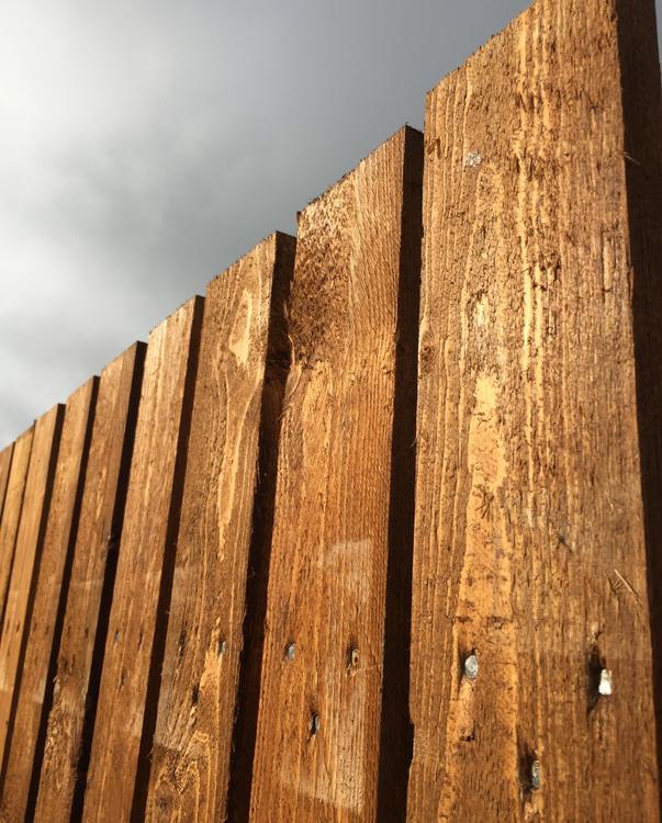 Una bella recinzione da cantiere in legno