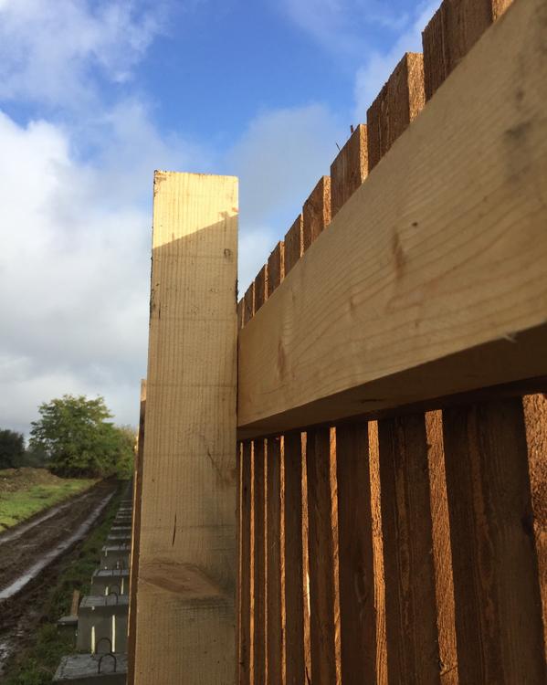 Una bella recinzione da cantiere in legno