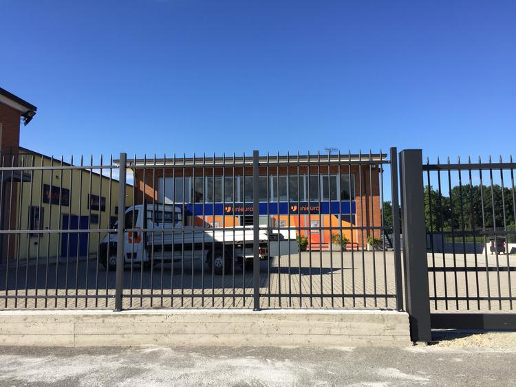 Recinzione e cancelli per Unieuro