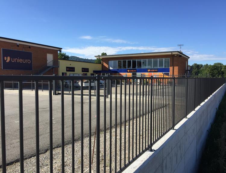 Recinzione e cancelli per Unieuro