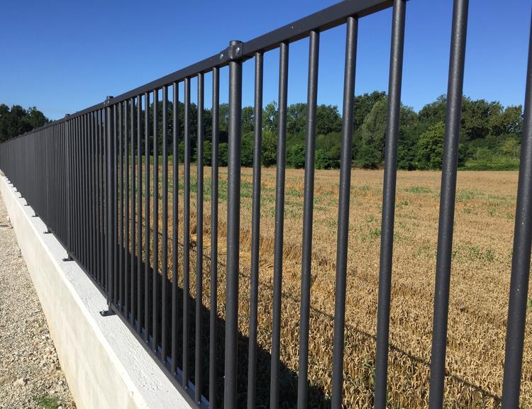 Recinzione e cancelli per Unieuro