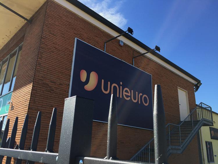 Recinzione e cancelli per Unieuro