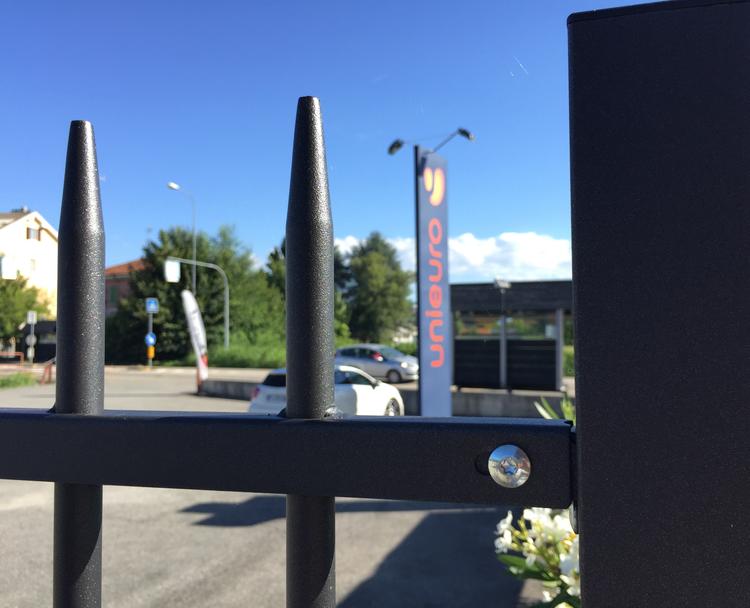 Recinzione e cancelli per Unieuro