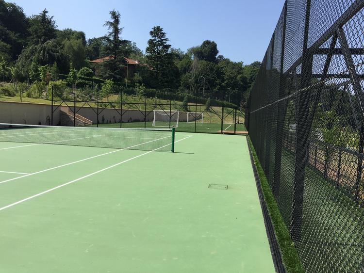 Prestigiosa villa di Torino: Campi sportivi