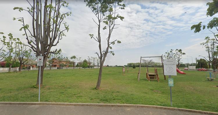 Un prato trasformato in campo calcetto
