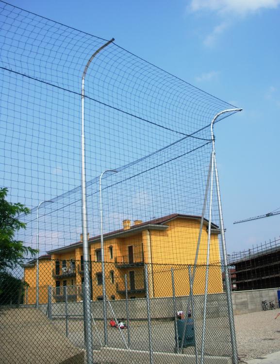 Recinzione sportiva con piega