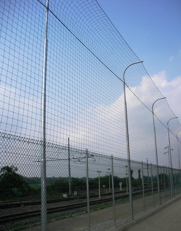 Recinzione sportiva con piega