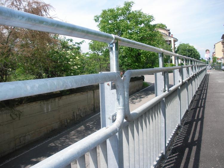Parapetto a norma per cavalcavia