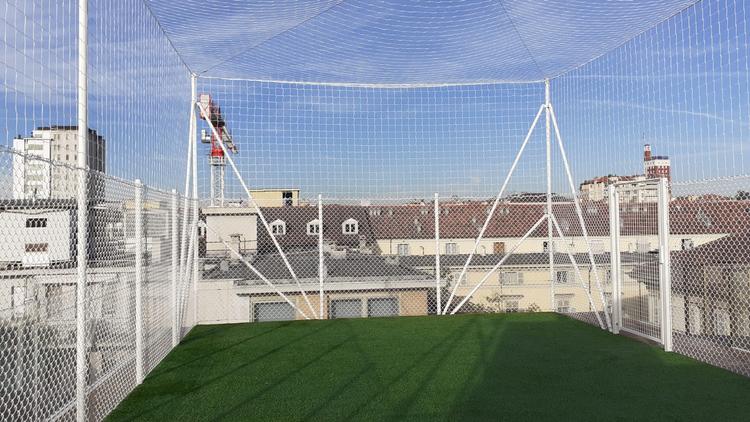Campo da calcetto su terrazzo. Progetto Lascaris