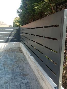 Recinzione moderna in lamiera