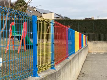 Recinzione parco giochi colorata