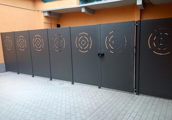 Separè in lamiera per divisione cortile