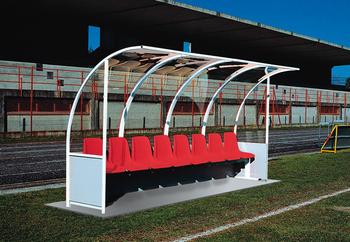 Panchine allenatori e riserve: Per completare il campo sportivo