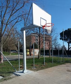 Impianto pallacanestro: Pali con tabelloni e canestri da basket