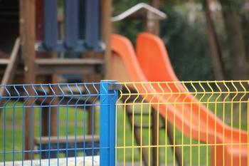 Recinzioni per parco giochi: Colorate e sicure