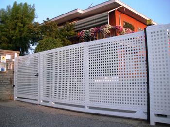 Cancelli con lamiere: Moderni e per la tua privacy